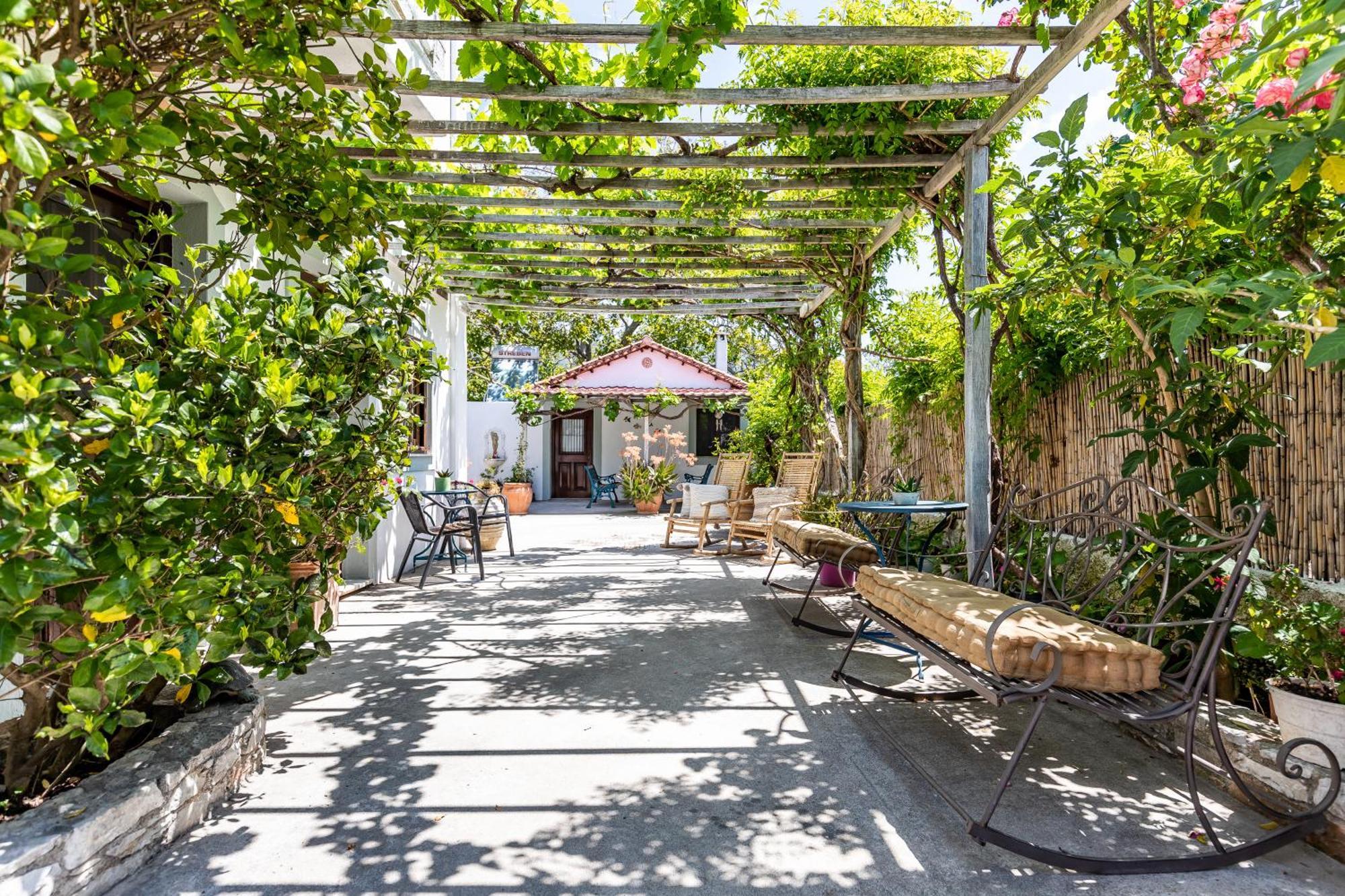 Yianna Cottage Studios Skopelos Town Exterior photo